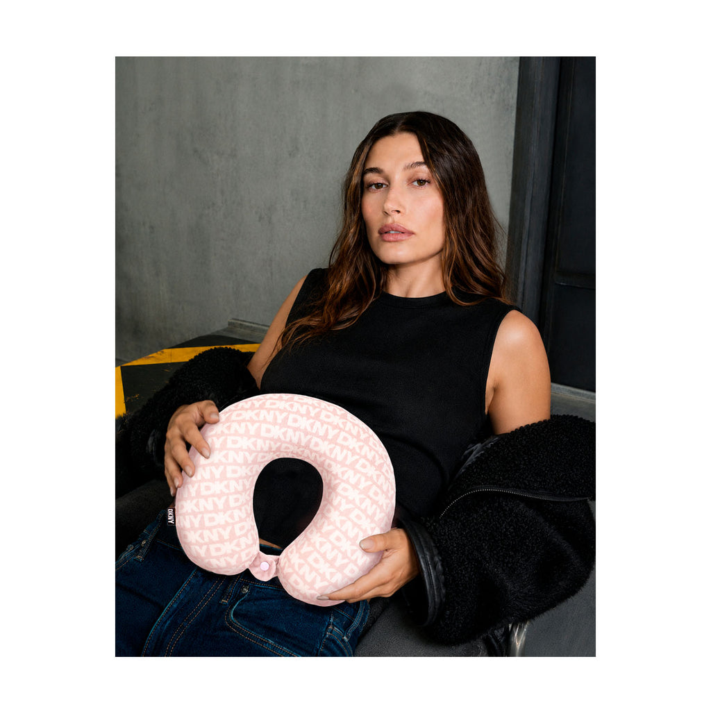 Almohada de Viaje Memory Foam SIGNATURE DONNA KARAN rosado